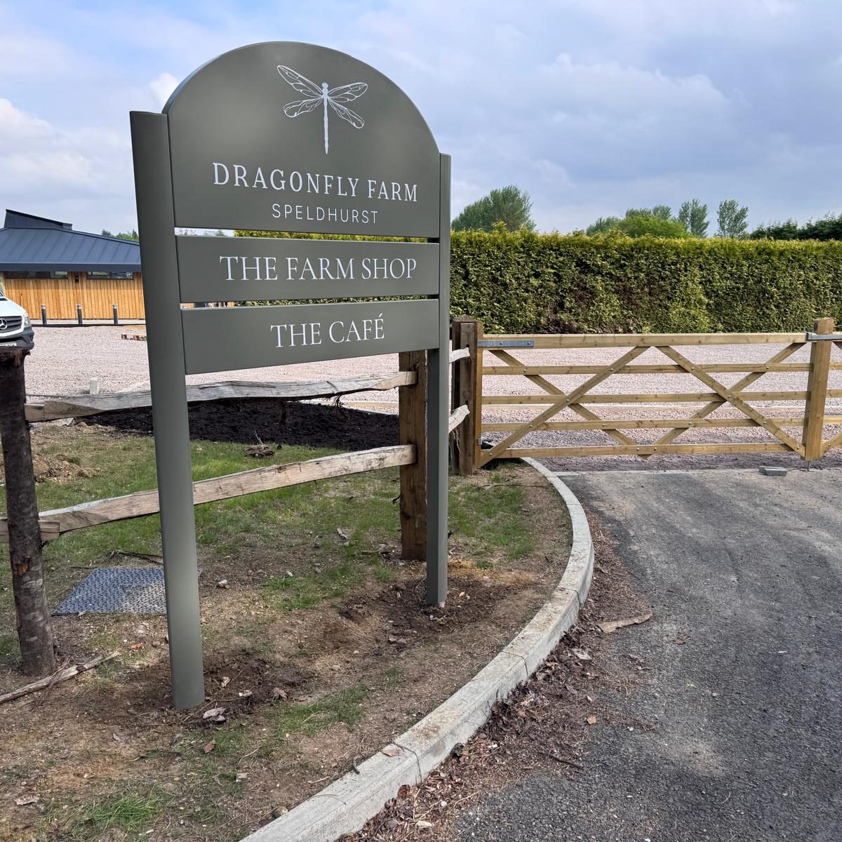 Freestanding commercial sign